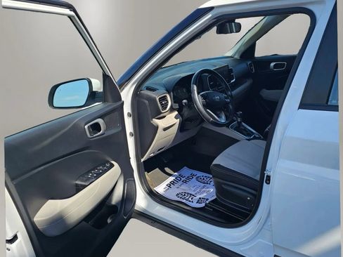 Used 2023 Hyundai Venue SEL image 6