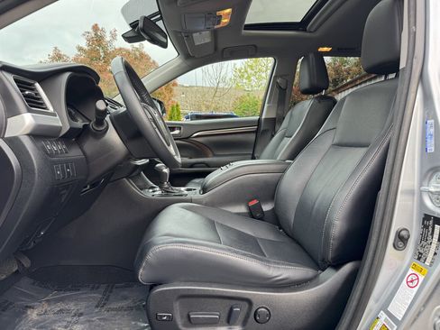 Used 2015 Toyota Highlander Limited w/ Driver Technology Package image 11