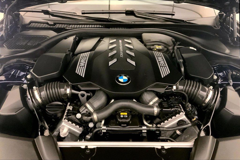 Used 2023 BMW M550i xDrive w/ Executive Package AWD/4WD image 9