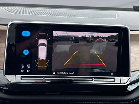 Used 2025 Volkswagen Atlas SE FWD image 26