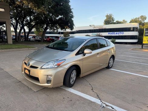 Used 2010 Toyota Prius Five FWD image 2
