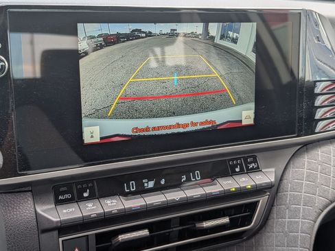 Used 2025 Toyota Camry XLE AWD/4WD image 21
