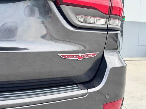 Used 2017 Jeep Grand Cherokee Trailhawk AWD/4WD image 19