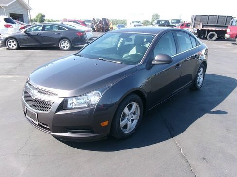 Used 2014 Chevrolet Cruze LT FWD image 2