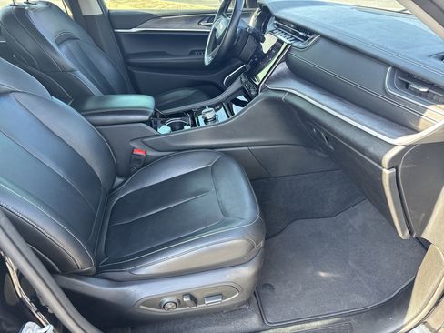 Used 2022 Jeep Grand Cherokee L Limited image 13