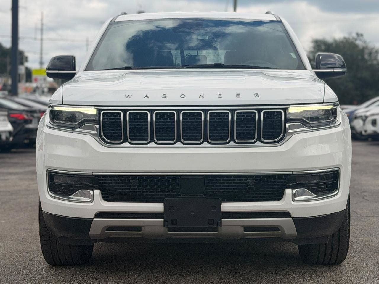 Used 2024 Jeep Wagoneer L Series II w/ Flexible Seating Group RWD image 3