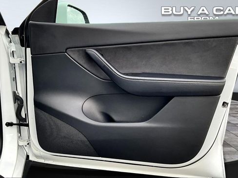 Used 2020 Tesla Model Y Long Range image 23