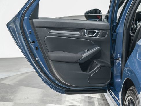 Used 2025 Honda Civic Sport image 25