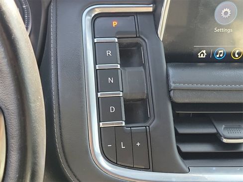 Used 2021 Chevrolet Suburban Z71 image 15