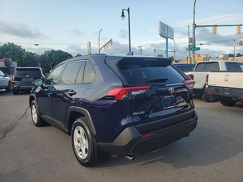 Used 2021 Toyota RAV4 XLE AWD/4WD image 3