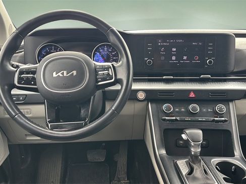 Used 2022 Kia Carnival LX image 13