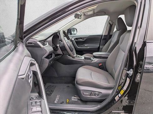 Used 2022 Toyota RAV4 XLE FWD image 16