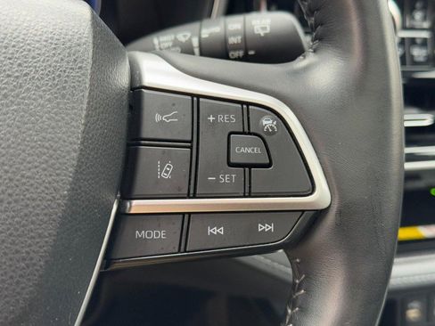 Used 2023 Toyota Highlander AWD image 19