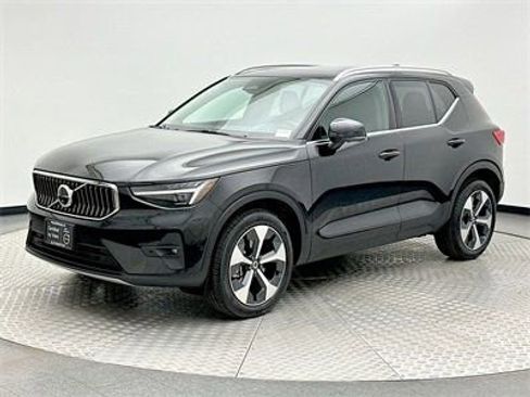 Certified 2025 Volvo XC40 B5 Plus w/ Protection Package Premier image 1
