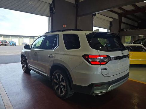 Used 2025 Honda Pilot Elite image 12
