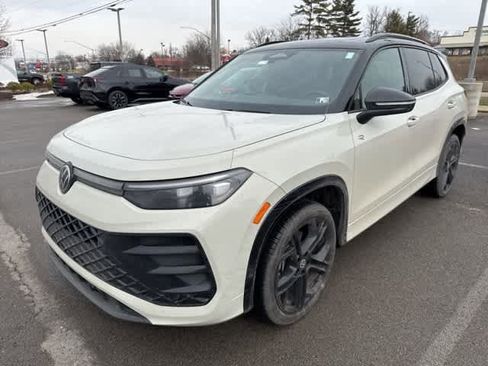 Used 2026 Volkswagen Tiguan SE R-Line image 1