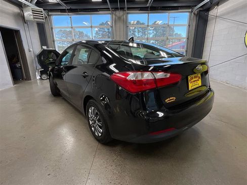 Used 2016 Kia Forte LX image 3