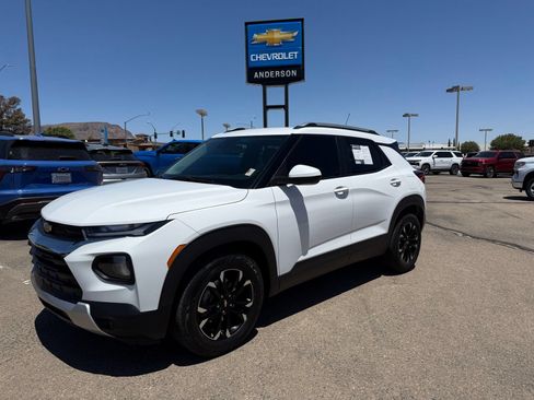 Used 2022 Chevrolet TrailBlazer LT w/ Convenience Package FWD image 1