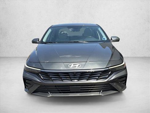 Used 2024 Hyundai Elantra Limited FWD image 2