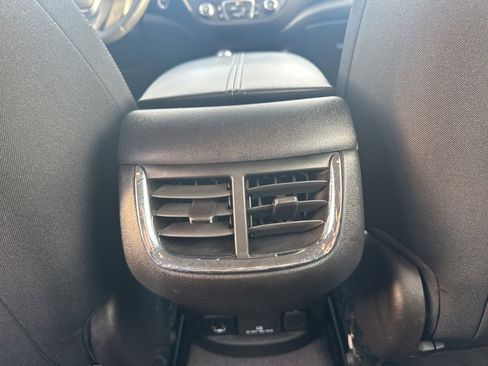 Used 2017 Chevrolet Malibu LT image 23