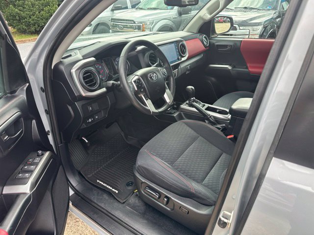 Used 2021 Toyota Tacoma SR5 AWD/4WD image 9