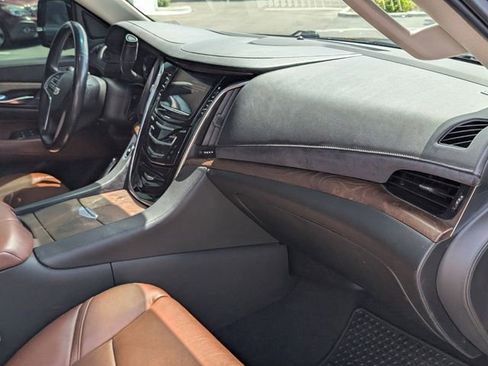 Used 2019 Cadillac Escalade Premium Luxury AWD/4WD image 18