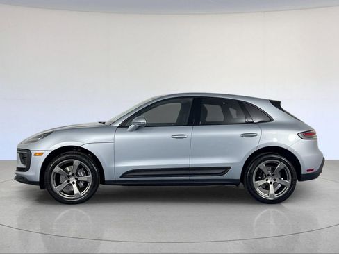 Certified 2025 Porsche Macan image 2