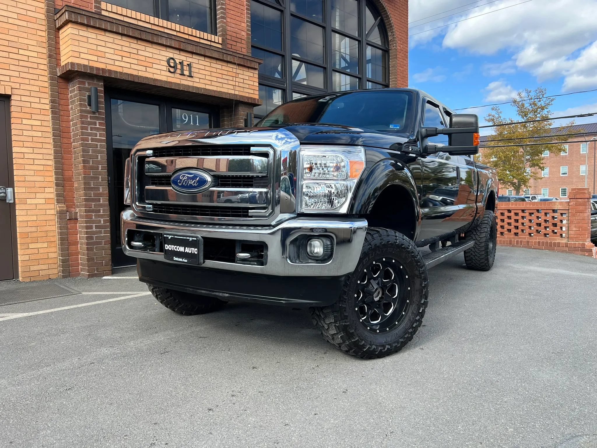 Used 2011 Ford F250 XLT w/ XLT Premium Pkg AWD/4WD image 2
