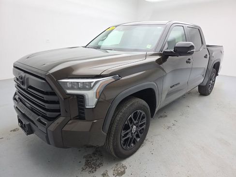 Used 2024 Toyota Tundra Limited AWD/4WD image 5