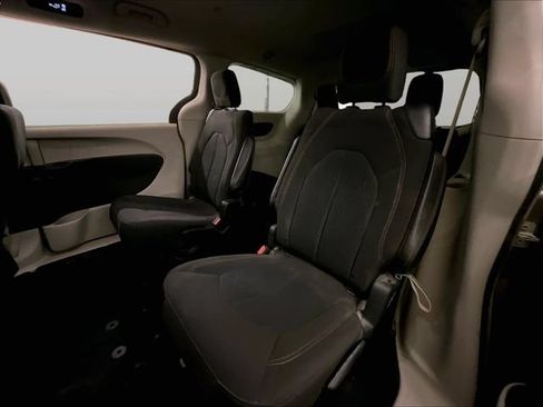 Used 2017 Chrysler Pacifica LX FWD image 25
