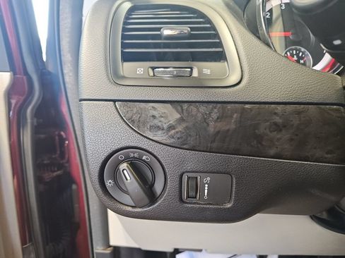 Used 2018 Dodge Grand Caravan SE FWD image 26