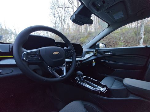 New 2026 Chevrolet Trax LT image 4