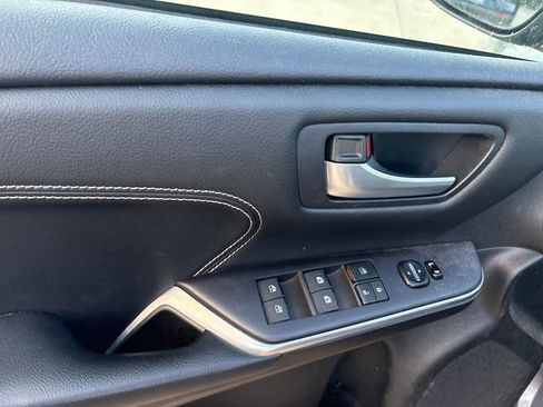Used 2016 Toyota Camry XLE FWD image 12