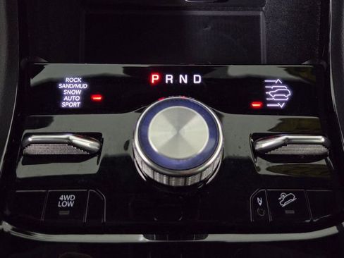 Used 2022 Jeep Grand Cherokee Overland w/ Luxury Tech Group IV image 27