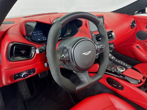 Used 2022 Aston Martin V8 Vantage image 10