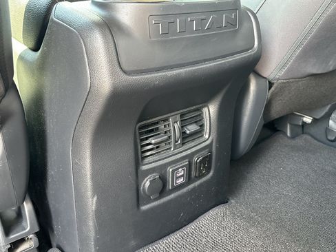 Used 2022 Nissan Titan SV w/ SV Convenience Package RWD image 18