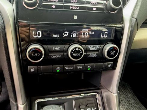 Used 2022 Subaru Ascent Limited w/ Technology Package AWD/4WD image 30