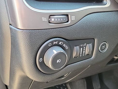 Used 2021 Jeep Cherokee Latitude Lux w/ Comfort/Convenience Group AWD/4WD image 10