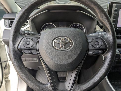 Used 2021 Toyota RAV4 XLE w/ Convenience Package FWD image 10