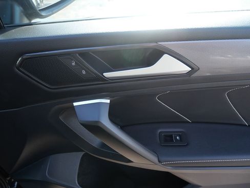 Used 2022 Volkswagen Tiguan SE image 18