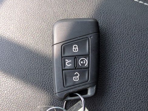 Used 2023 Volkswagen Atlas Cross Sport SE FWD image 33