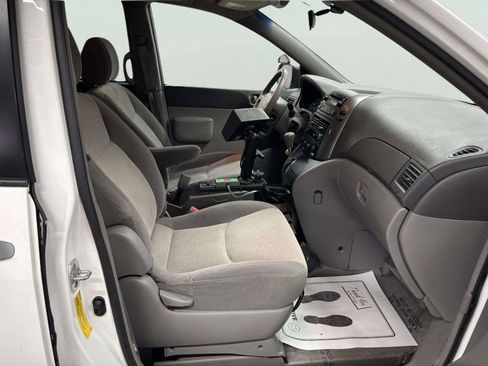 Used 2010 Toyota Sienna LE FWD image 23