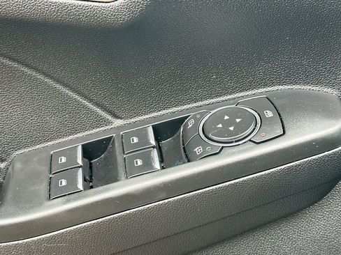 Used 2022 Ford Escape SE w/ SE Sport Appearance Package image 11