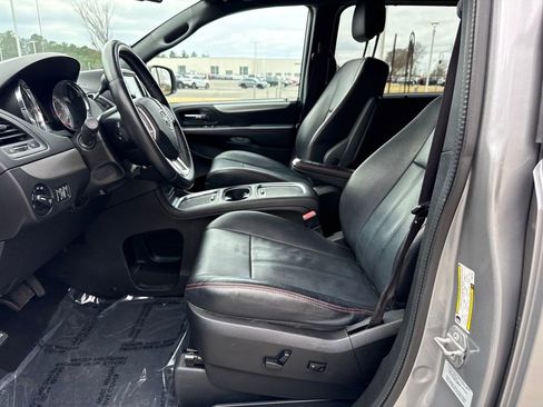 Used 2015 Dodge Grand Caravan R/T w/ Driver Convenience Group image 13