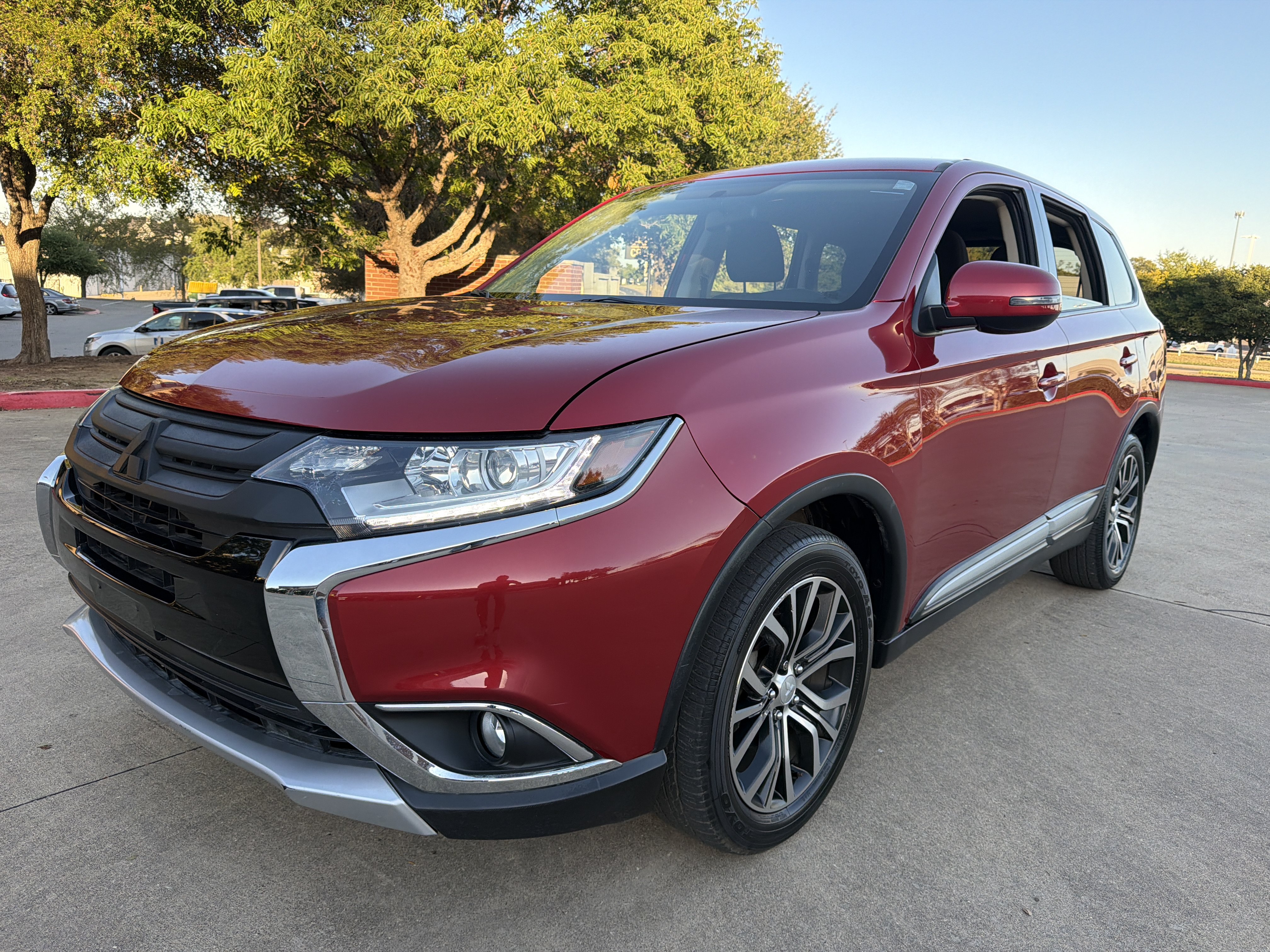 Used 2018 Mitsubishi Outlander SE FWD image 3