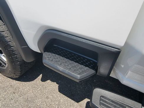 Used 2022 GMC Sierra 2500 AT4 w/ Gooseneck/5TH Wheel Package AWD/4WD image 14