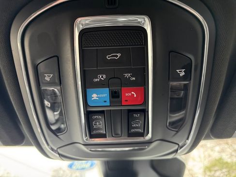 Used 2023 Jeep Grand Cherokee L Laredo AWD/4WD image 33
