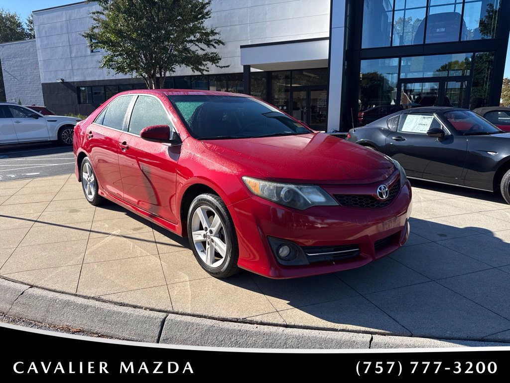 Used 2014 Toyota Camry SE FWD image 1