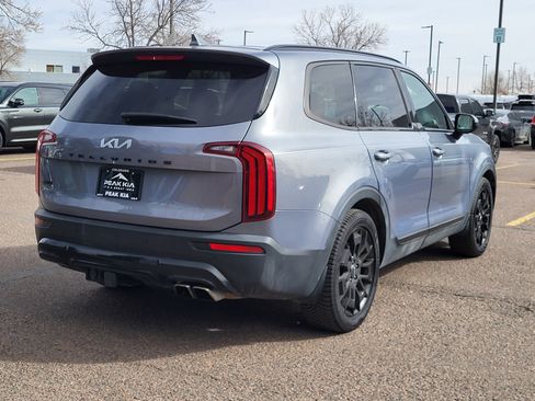 Used 2022 Kia Telluride SX w/ SX Prestige Package image 3