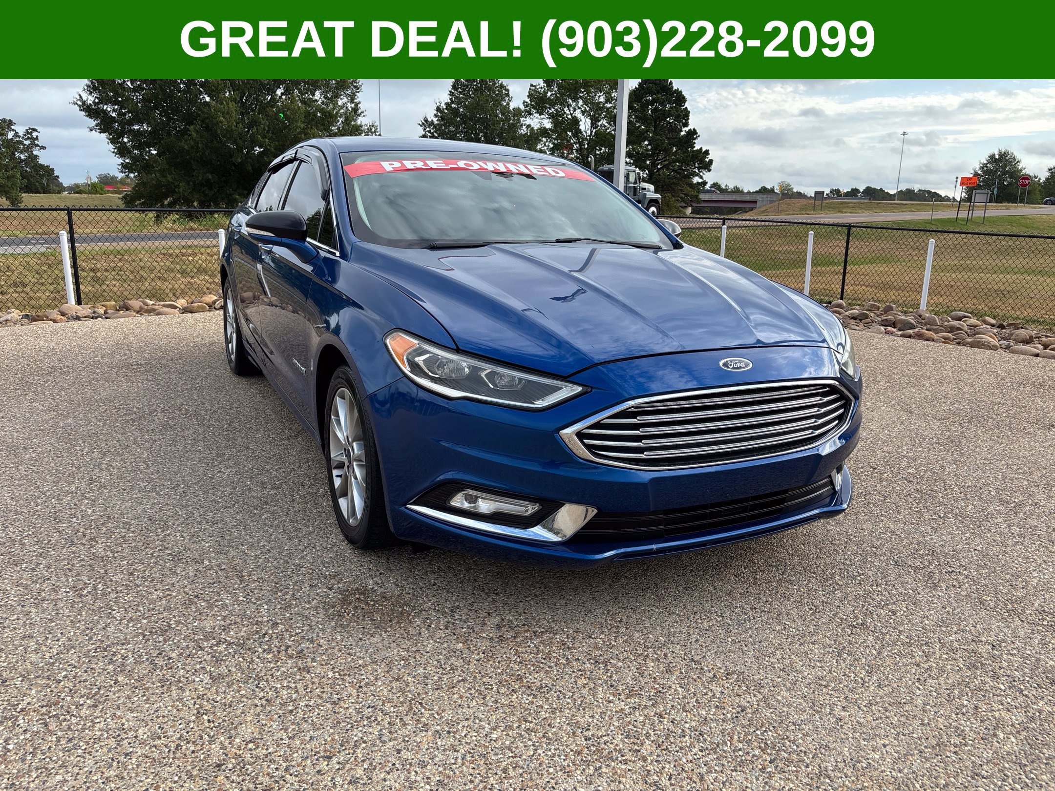 Used 2017 Ford Fusion SE w/ Equipment Group 602A FWD image 1